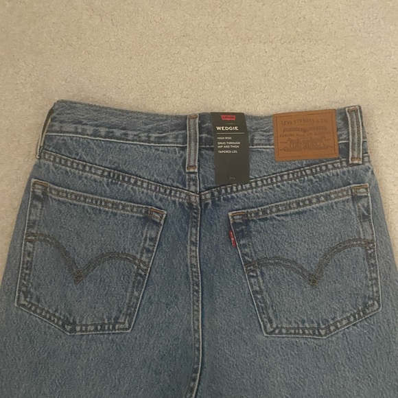 Levi Wedgie Mom Jean High Rise - Picture 6 of 9